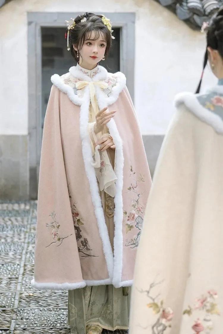 Dong Yu 冬玉 Winter Jade Modern Ming Qing Embroidered Winter Fur Doupeng Cape