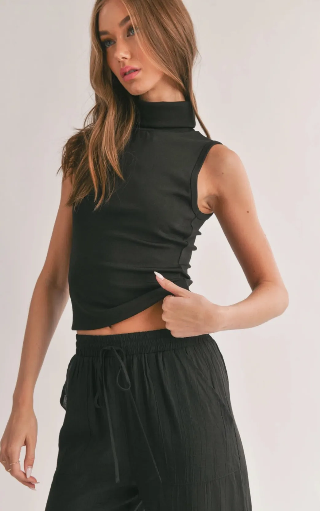 The Gia Sleeveless Turtleneck - Black