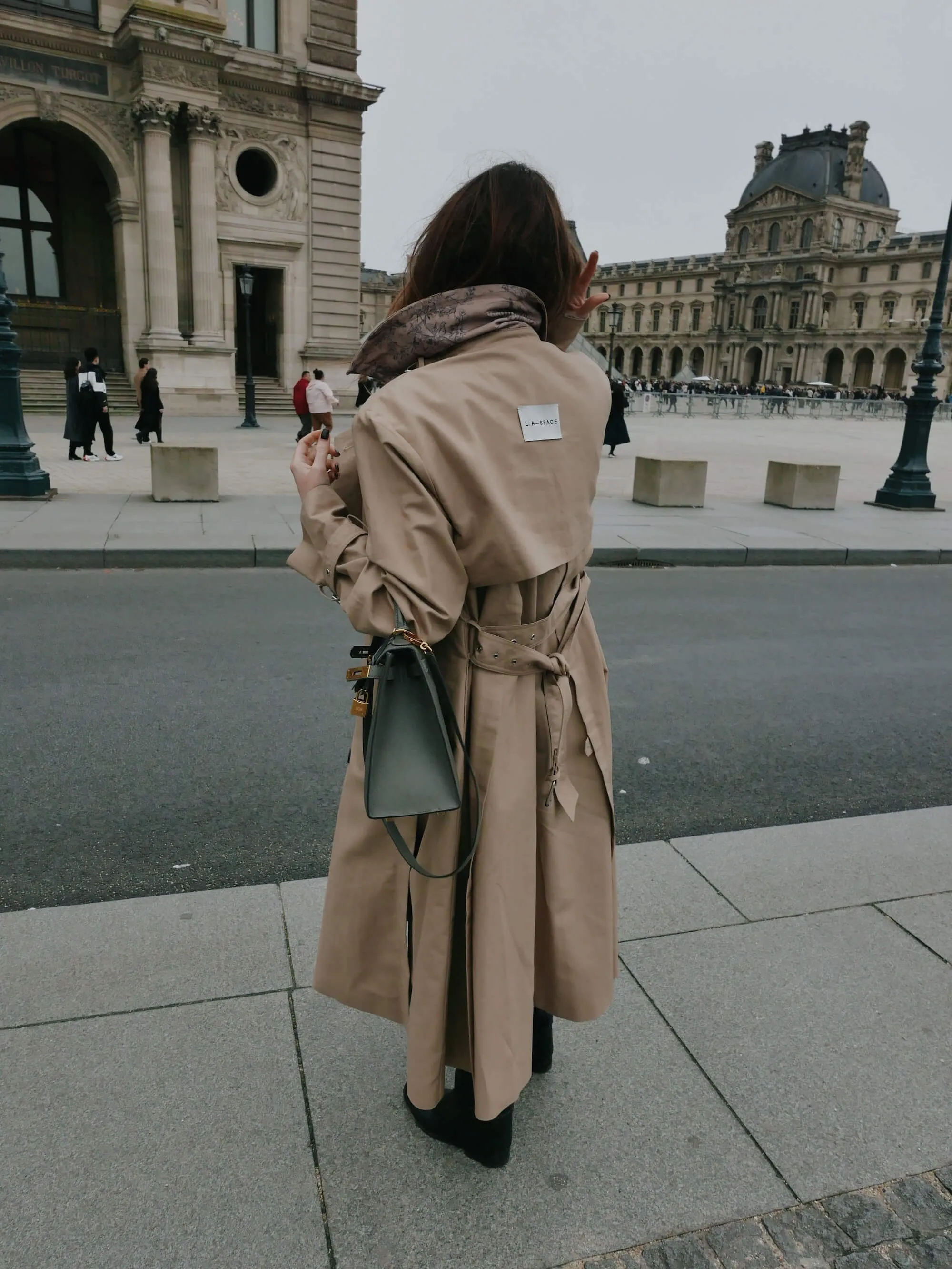 'VERSAILLES' SIGNATURE TRENCH COAT CAMEL