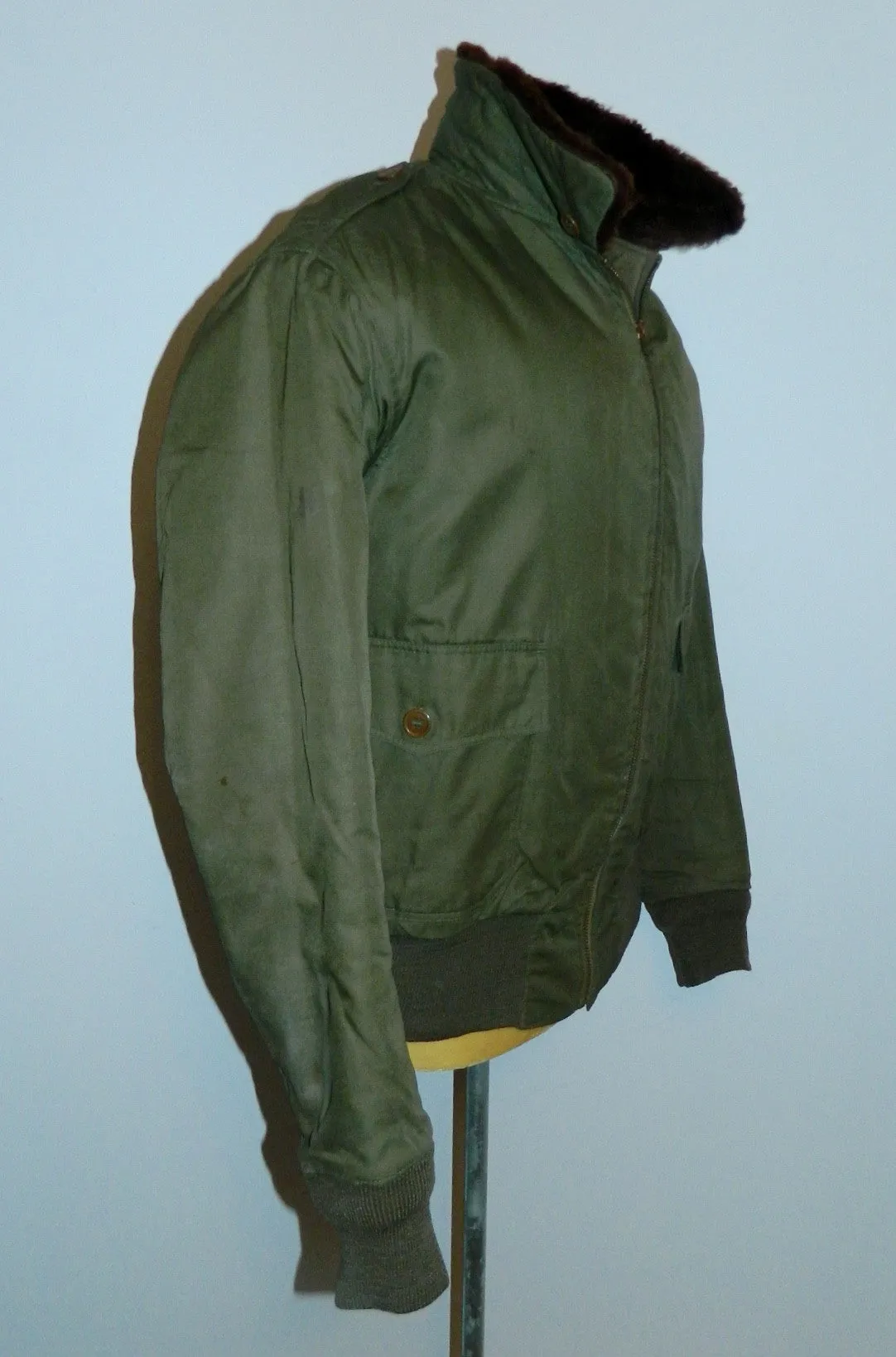 vintage 1940s B 10 flight jacket USAAF WWII cloth bomber jacket 42